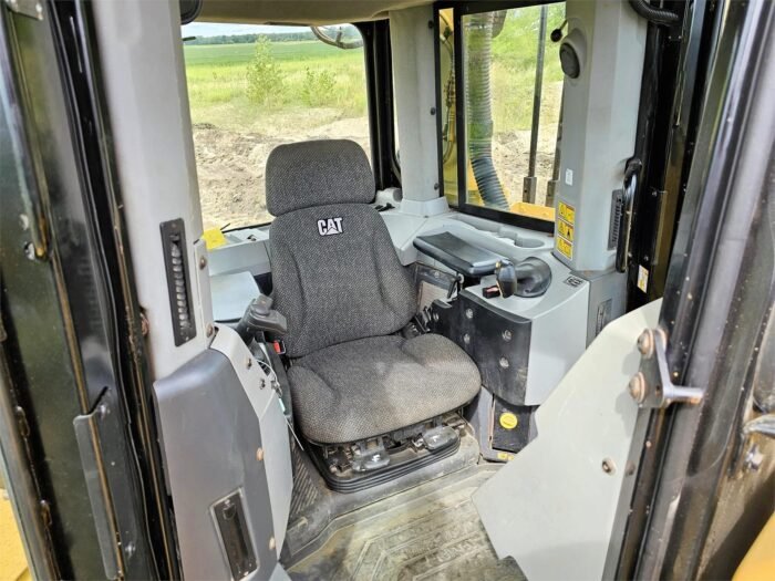 2019 Caterpillar D8T Crawler Dozer - Image 10