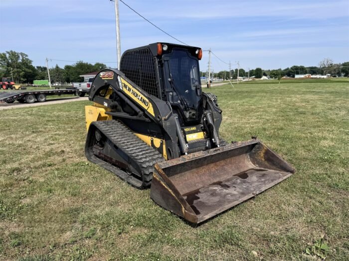 2014 New Holland C232 Compact Track Loader - Image 2