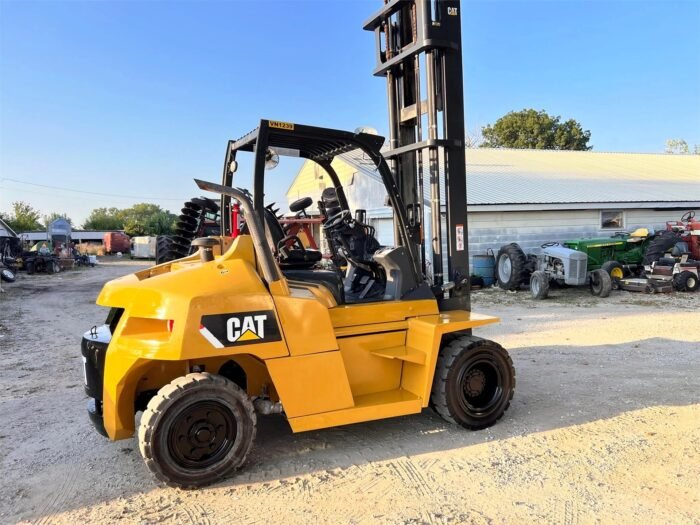 2016 Caterpillar DP70N1 Pneumatic Tyre Forklift - Image 2