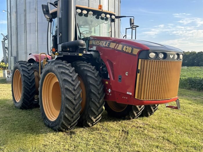 2020 VERSATILE 430 Tractor - Image 2