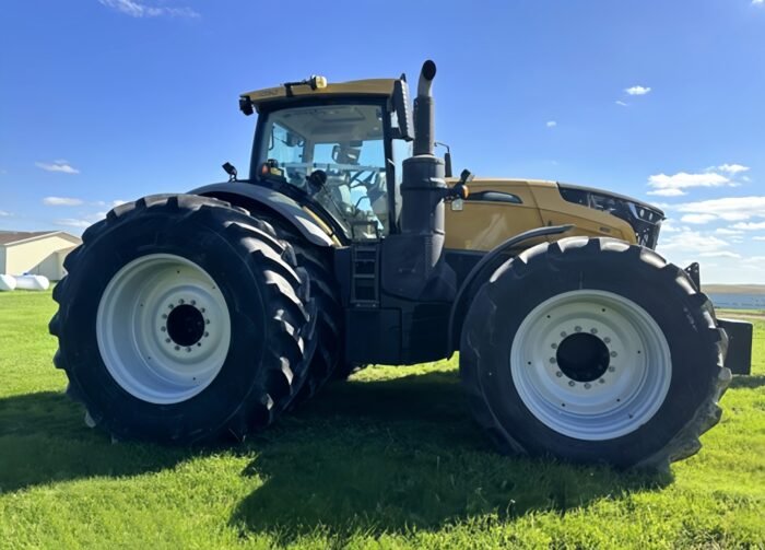 2019 Challenger 1050 Tractor - Image 3