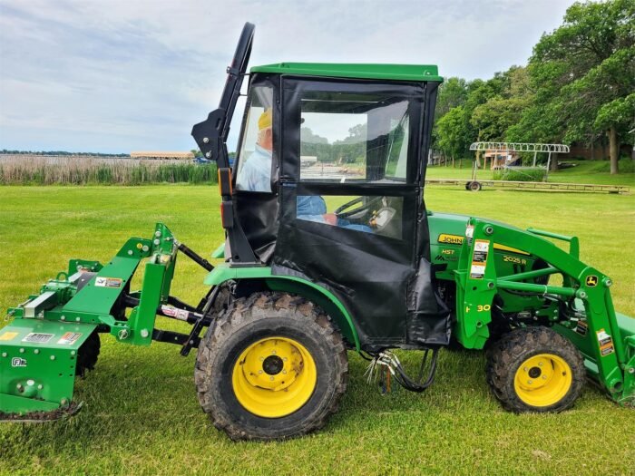 2017 John Deere 2025R Tractor - Image 3