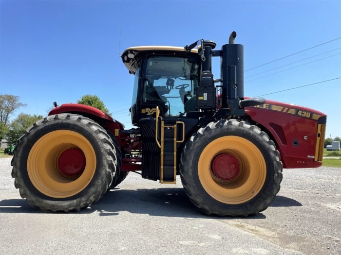 2020 VERSATILE 430 Tractor - Image 3