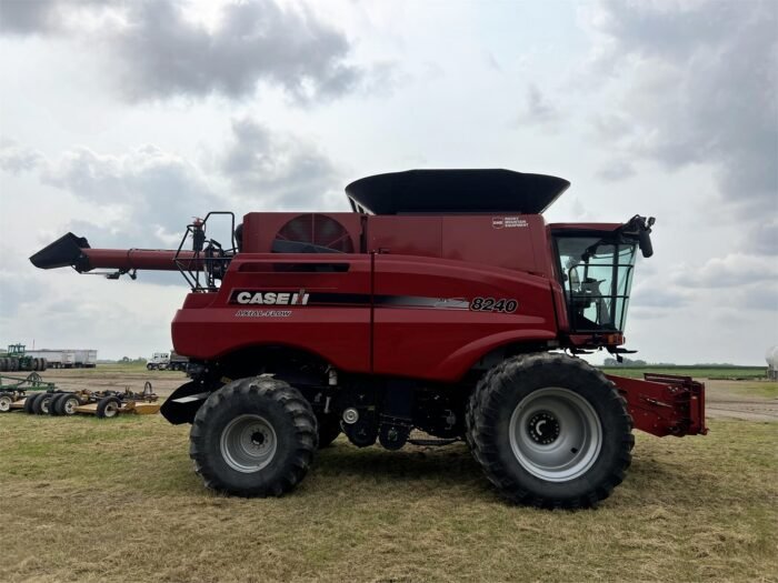 2017 Case IH 8240 Combine - Image 3