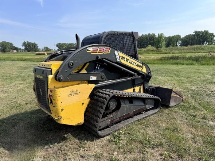 2014 New Holland C232 Compact Track Loader - Image 4