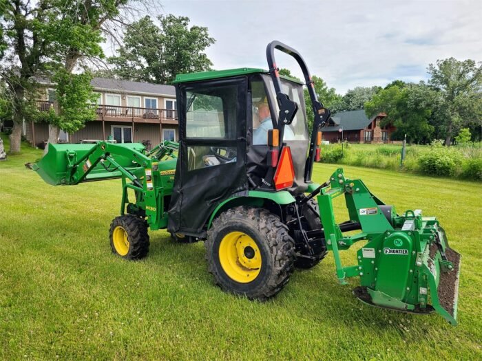 2017 John Deere 2025R Tractor - Image 4