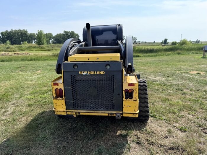 2014 New Holland C232 Compact Track Loader - Image 5