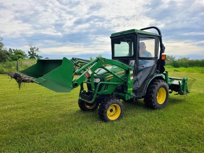 2017 John Deere 2025R Tractor - Image 5