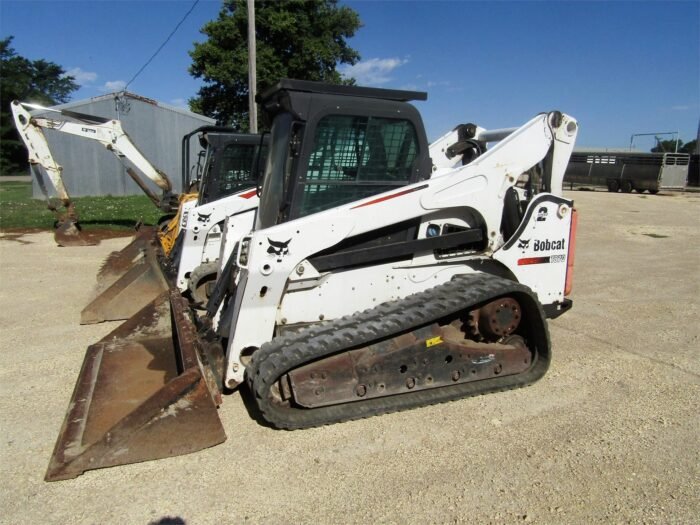 2015 Bobcat T870 Compact Track Loader - Image 5