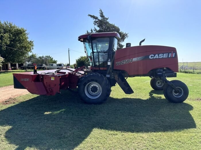 2018 Case IH WD2504 Self-Propelled Windrower - Image 7