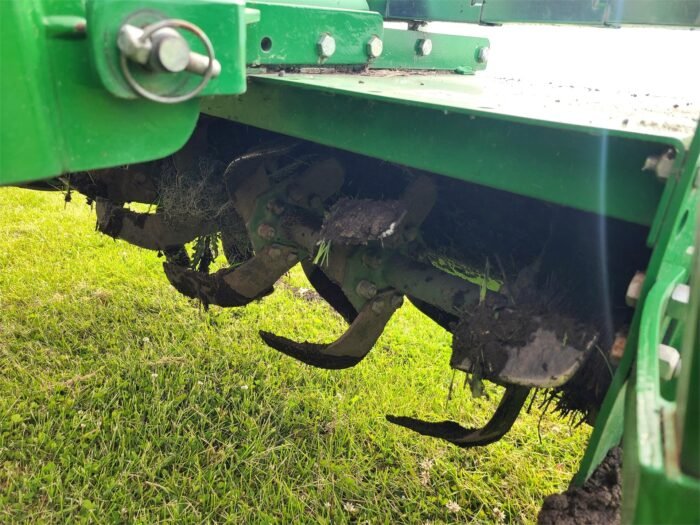 2017 John Deere 2025R Tractor - Image 8