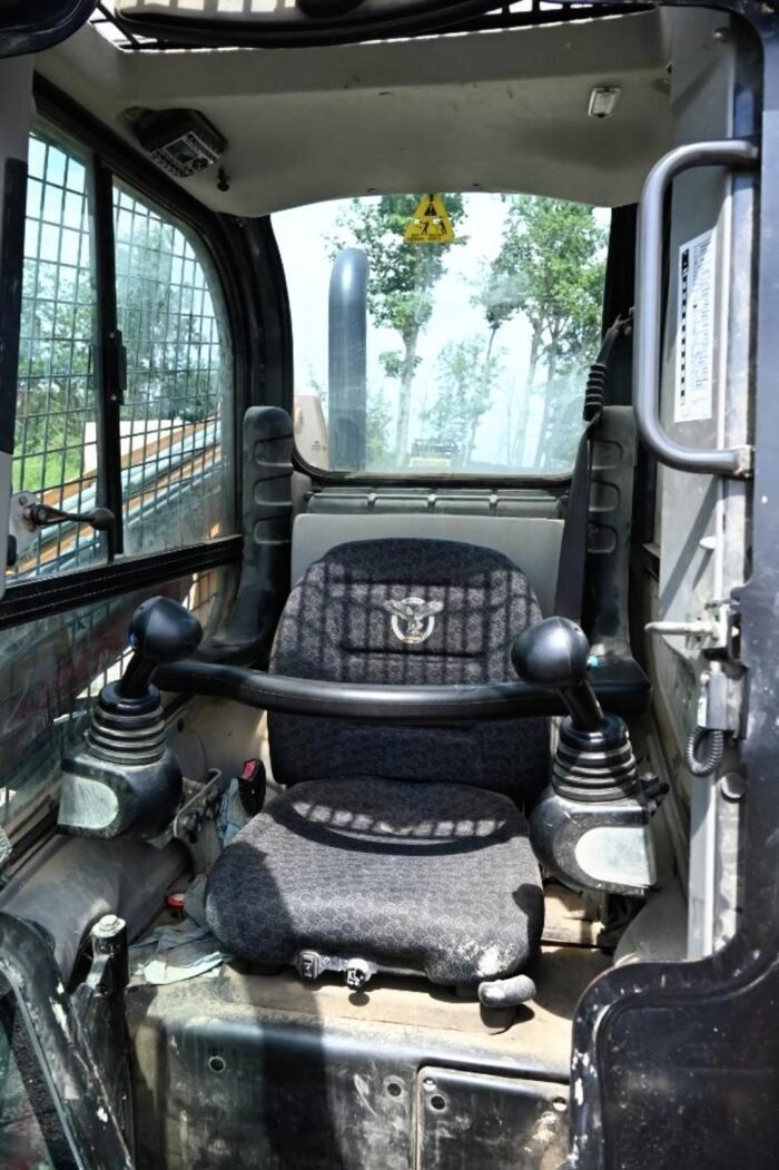 2018 Case TR340 Compact Track Loader with Pallet Fork - Image 10