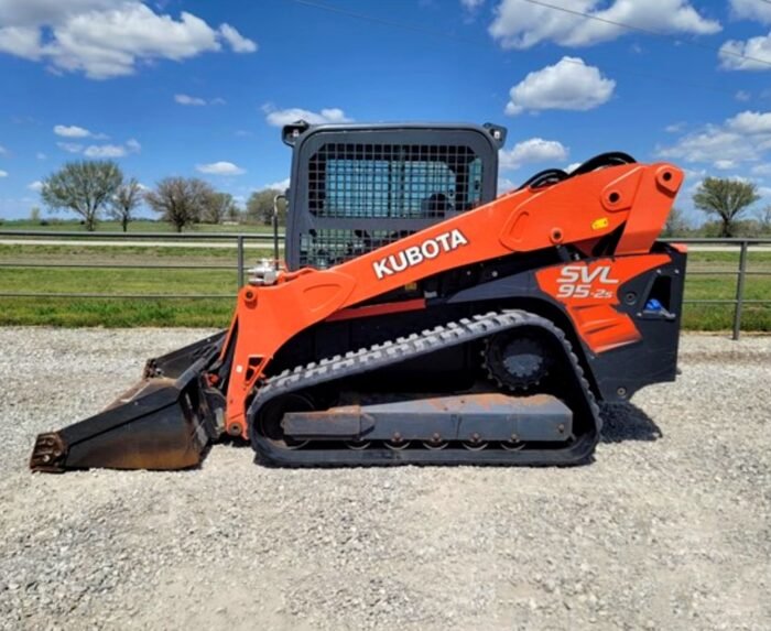 2017 Kubota SVL95-2S Compact Track Loader - Image 9