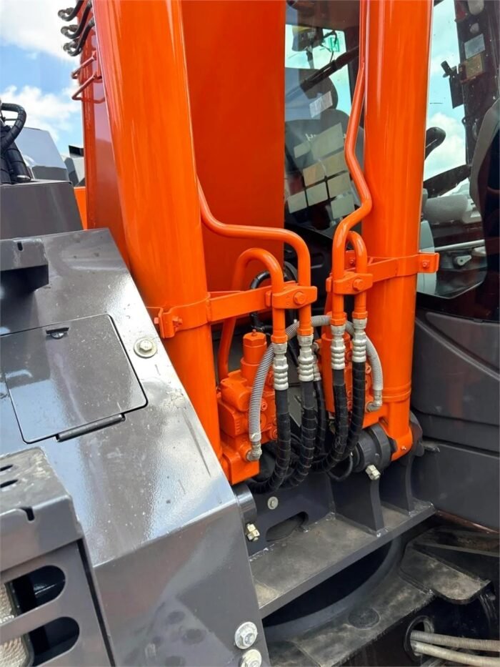 2021 Hitachi ZX135US-6 Midi Excavator - Image 11