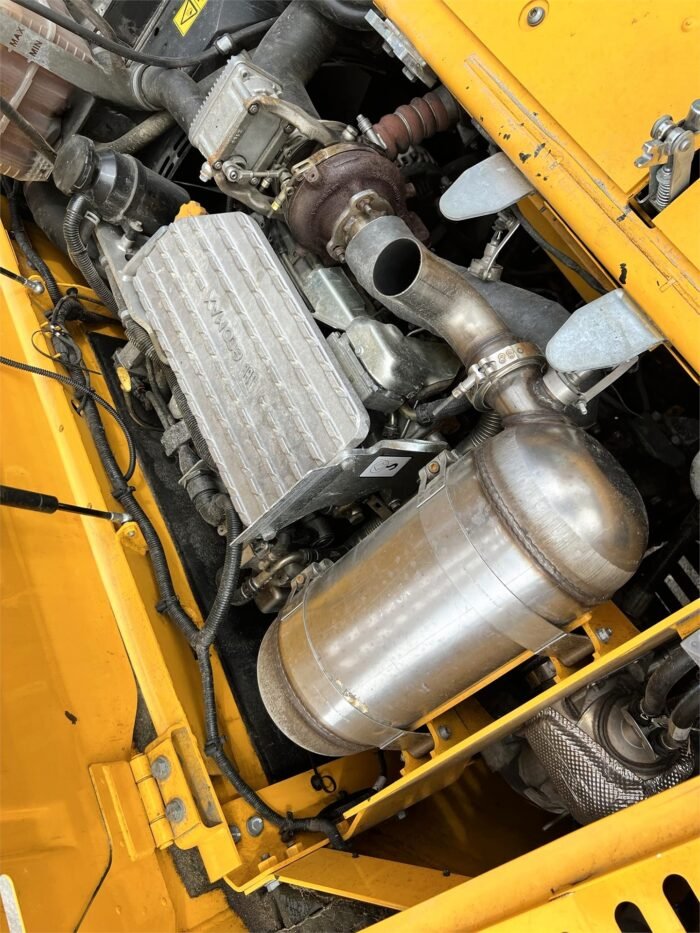2023 JCB 150X LC Midi Excavator - Image 18