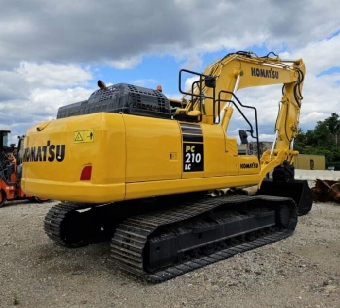 2021 Komatsu PC210-11 Midi Excavator - Image 4