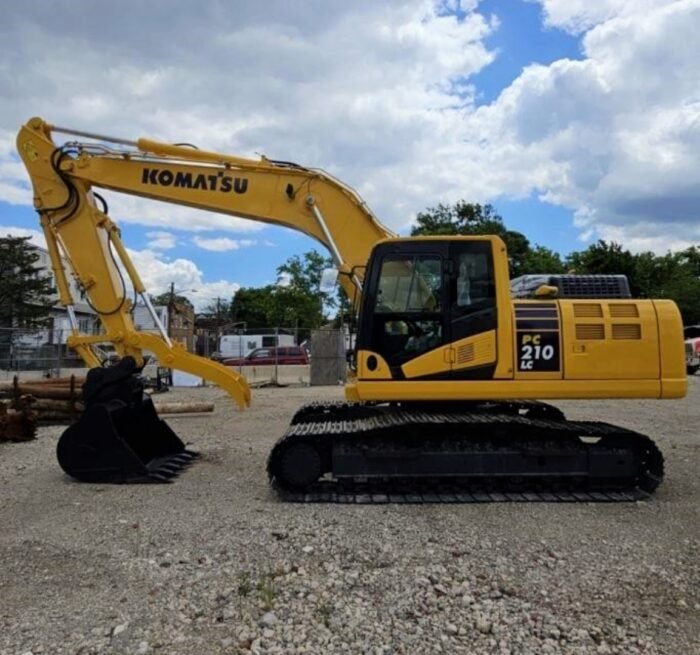2021 Komatsu PC210-11 Midi Excavator - Image 7